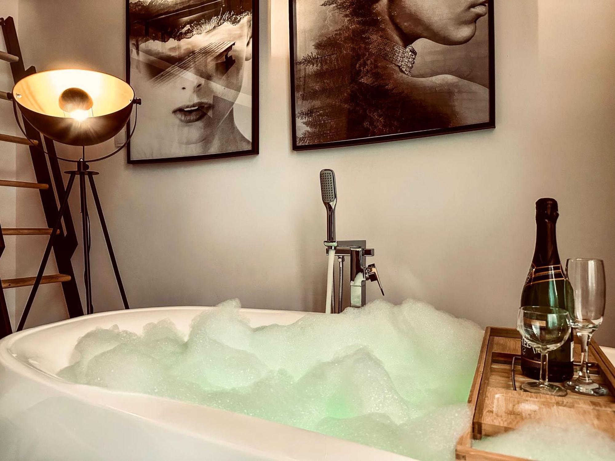 Premium Jacuzzi For Couples, Old Town Apartament *