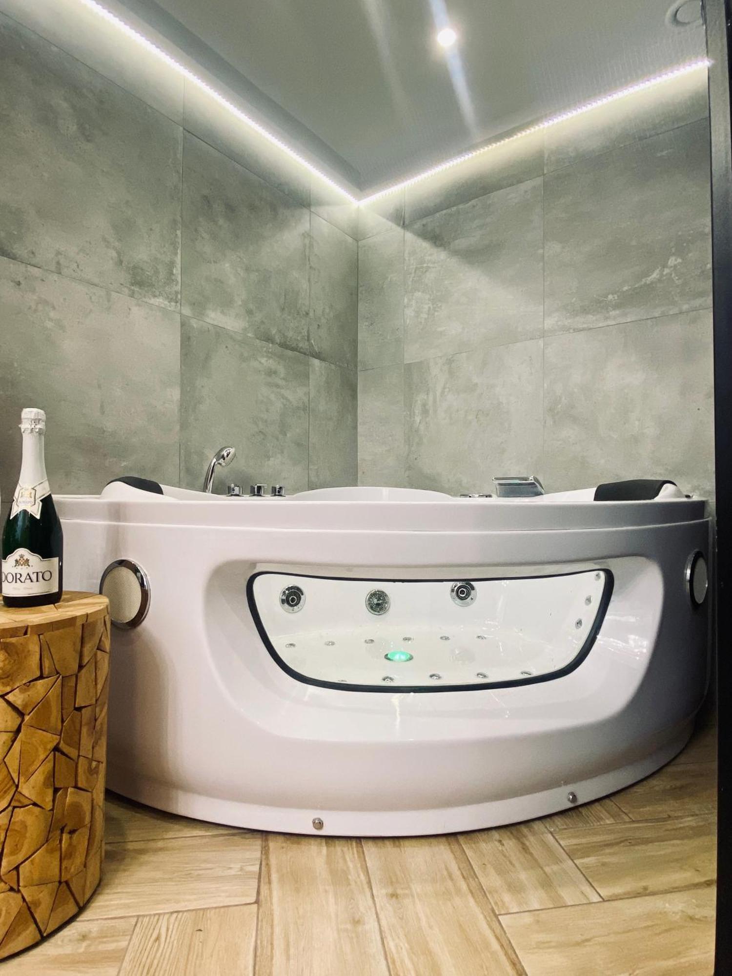Premium Jacuzzi For Couples, Old Town * Kraków